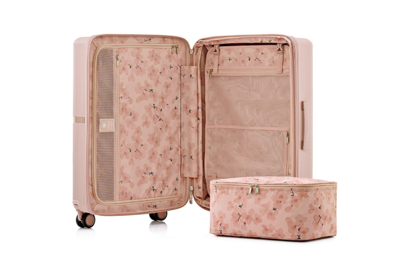 桜をイメージした新作スーツケースが限定発売 | 売場ニュース | 阪神