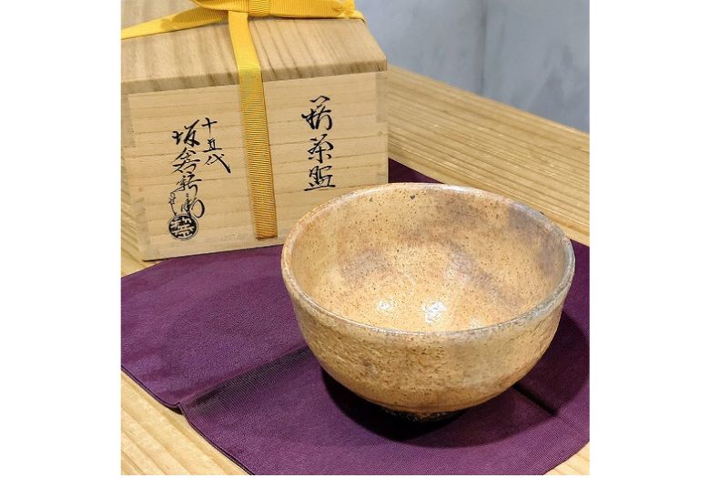 阪神百貨店で50周年。書画・骨董「古忨堂」の売場のご紹介 | 売場